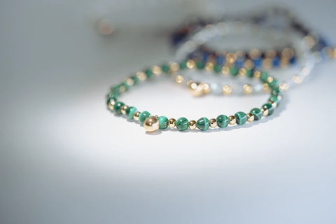 Bracelet pierres fines et perles dorées