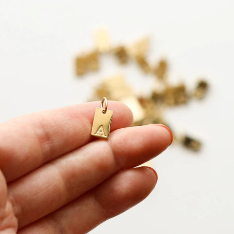 Pendentif charm’s Plaque lettre