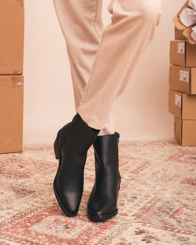 KELLA Black