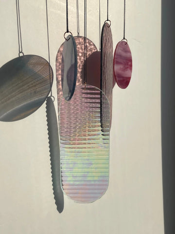 Rosa irisierender Wandbehang im Art Déco Stil