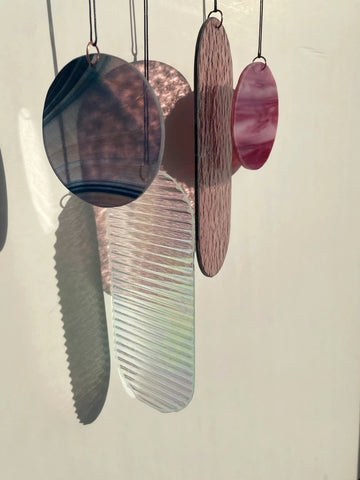 Rosa irisierender Wandbehang im Art Déco Stil