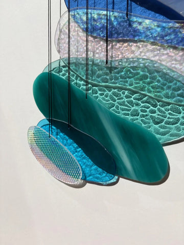 Water Installation - The Elements Glass Art - Fließende Glaskunst Wanddeko - Handmade Art mit Wasseroptik & Lichtreflexionen