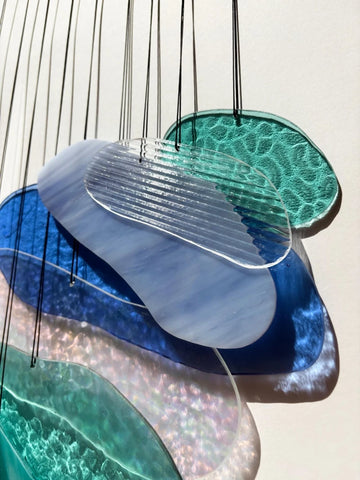 Water Installation - The Elements Glass Art - Fließende Glaskunst Wanddeko - Handmade Art mit Wasseroptik & Lichtreflexionen