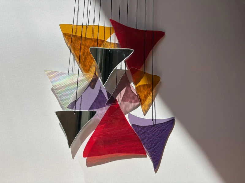 Fire Installation - The Elements Glass Art - Feuerinspirierte Glaskunst - mit irisierenden und Spiegelelementen