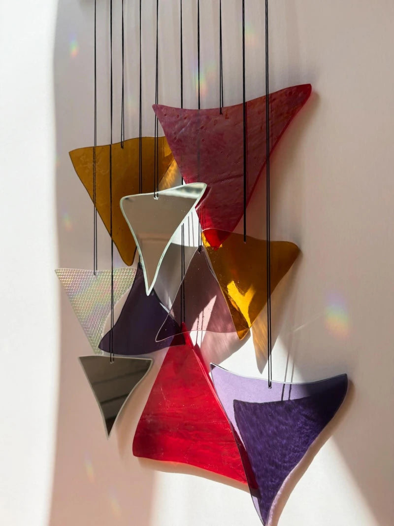 Fire Installation - The Elements Glass Art - Feuerinspirierte Glaskunst - mit irisierenden und Spiegelelementen