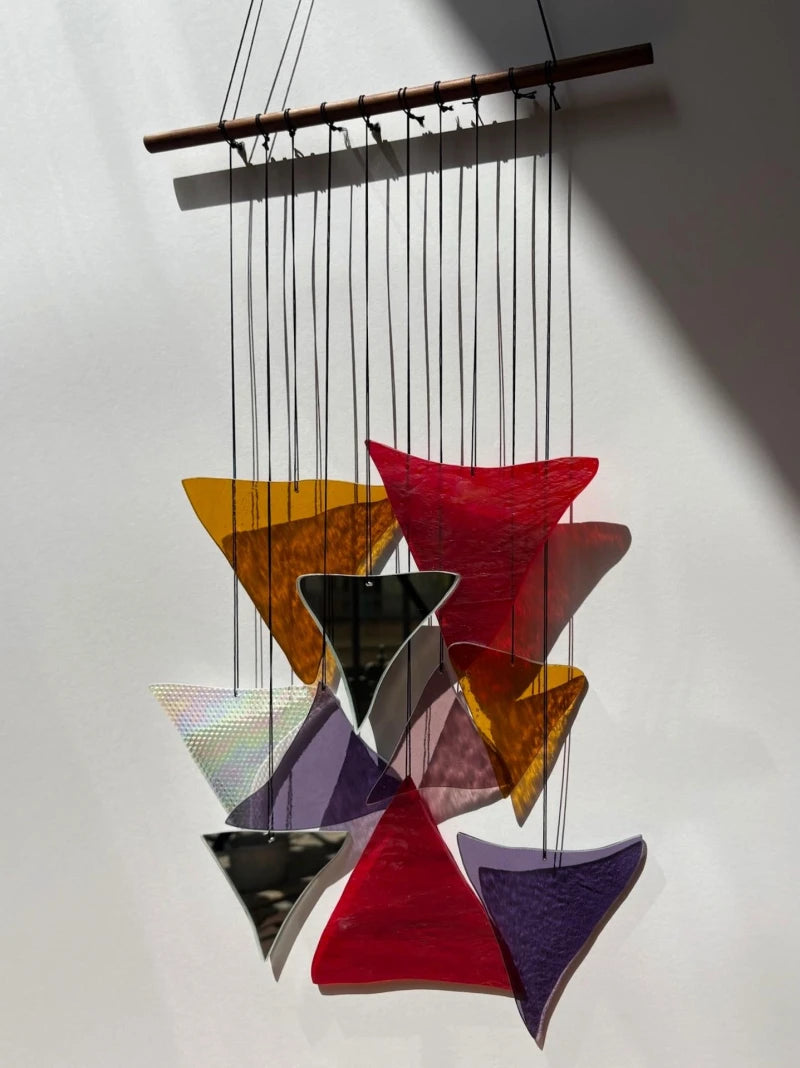 Fire Installation - The Elements Glass Art - Feuerinspirierte Glaskunst - mit irisierenden und Spiegelelementen