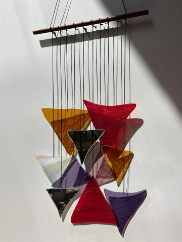 Fire Installation - The Elements Glass Art - Feuerinspirierte Glaskunst - mit irisierenden und Spiegelelementen