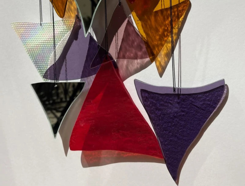 Fire Installation - The Elements Glass Art - Feuerinspirierte Glaskunst - mit irisierenden und Spiegelelementen
