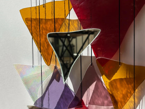 Fire Installation - The Elements Glass Art - Feuerinspirierte Glaskunst - mit irisierenden und Spiegelelementen