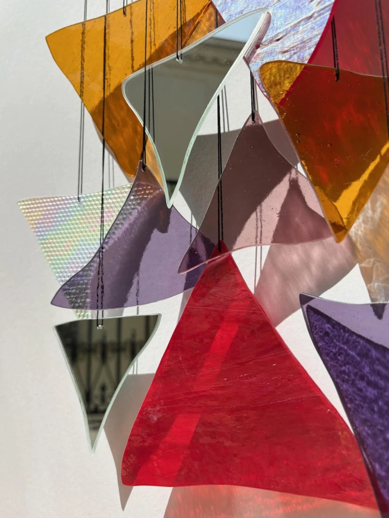 Fire Installation - The Elements Glass Art - Feuerinspirierte Glaskunst - mit irisierenden und Spiegelelementen