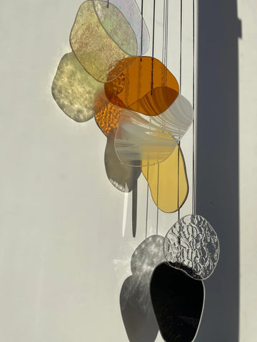 Gelb & orange organisch geformte Wandkunst mit antikem Spiegel