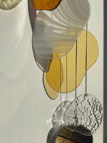 Gelb & orange organisch geformte Wandkunst mit antikem Spiegel