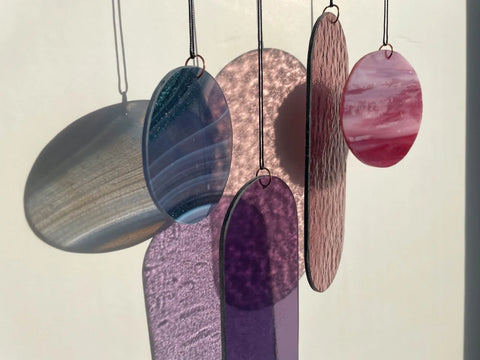Lila und rosa Wandbehang im Art Déco Stil