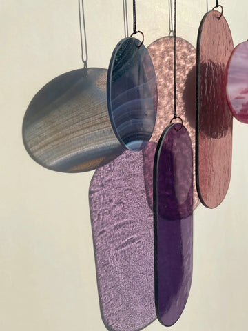 Lila und rosa Wandbehang im Art Déco Stil