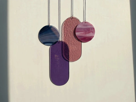 Lila und rosa Wandbehang im Art Déco Stil