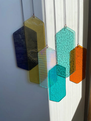 Mobile mit geometrischem Glas