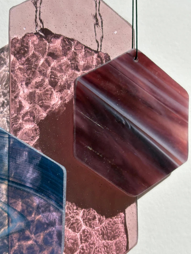 Geometrische Formen Sonnenfänger, eckige Glas Deko in lila und pink