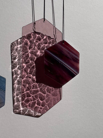 Geometrische Formen Sonnenfänger, eckige Glas Deko in lila und pink