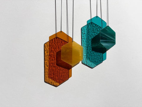 Geometrische Formen Sonnenfänger, eckige minimalistische Glas Deko in orange und grün
