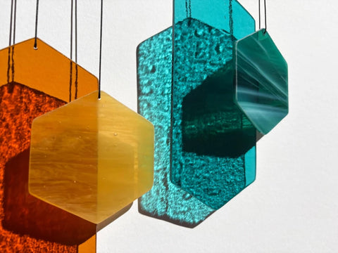 Geometrische Formen Sonnenfänger, eckige minimalistische Glas Deko in orange und grün
