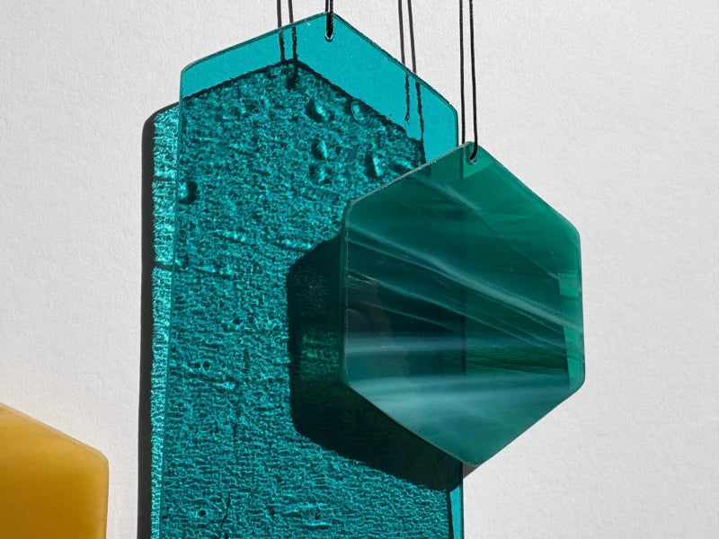 Geometrische Formen Sonnenfänger, eckige minimalistische Glas Deko in orange und grün