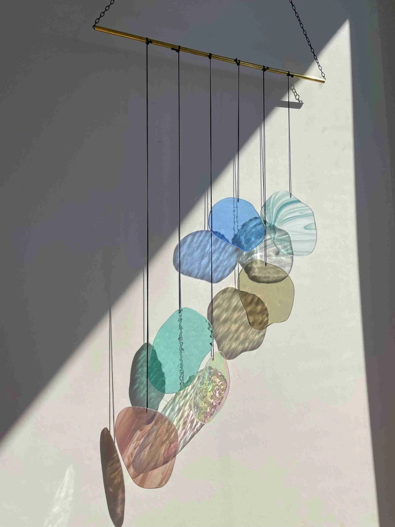 Organisch geformte Wandkunst aus Glas in Pastellfarben