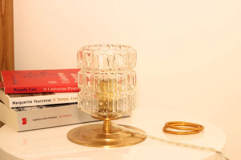 Lampe à poser - Gabriela- Globe en verre Moulé Vintage sur Base en laiton brossé