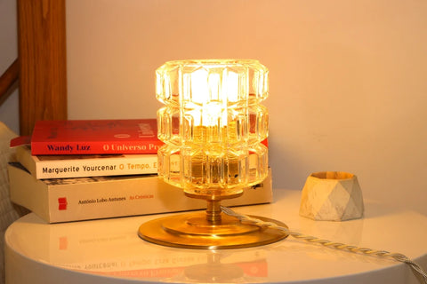 Lampe à poser - Gabriela- Globe en verre Moulé Vintage sur Base en laiton brossé