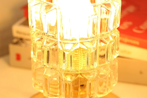 Lampe à poser - Gabriela- Globe en verre Moulé Vintage sur Base en laiton brossé