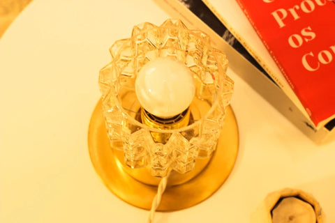 Lampe à poser - Gabriela- Globe en verre Moulé Vintage sur Base en laiton brossé