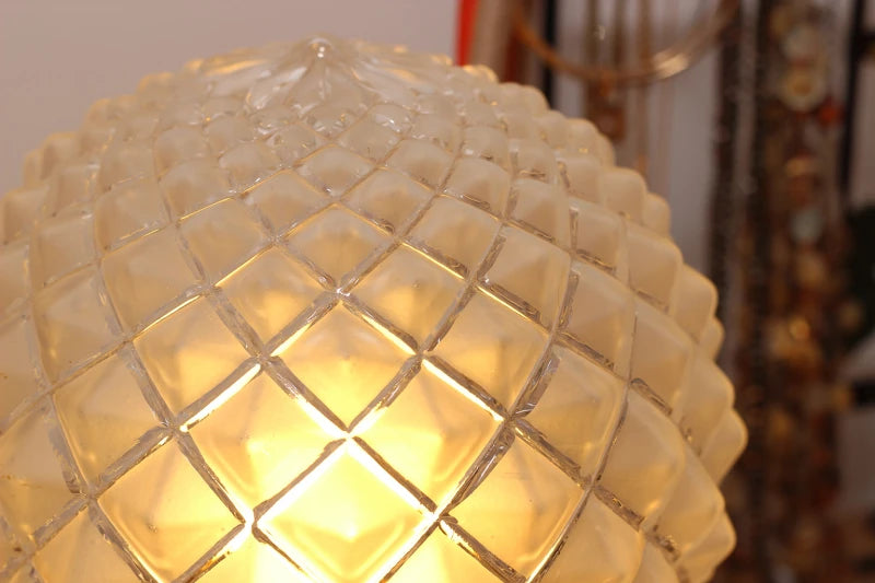 Lampe à poser - Raphaele - Globe en verre Vintage - Ciselé et dépoli sur Base en laiton