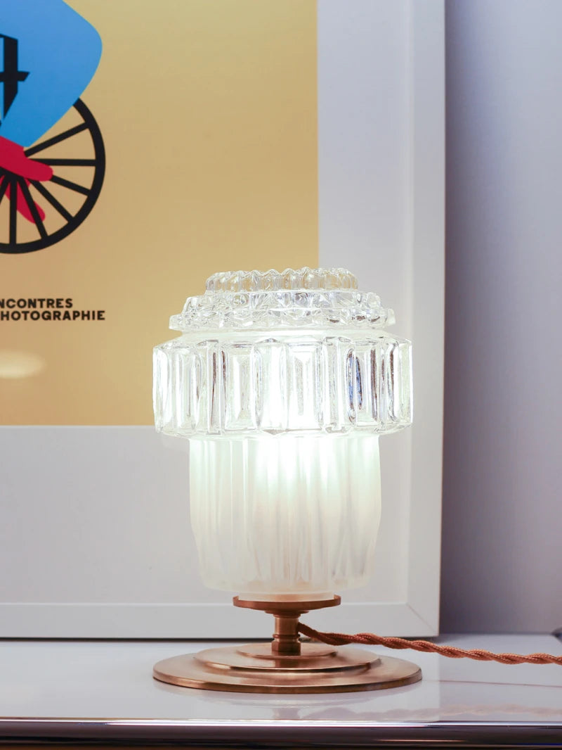 Lampe a poser - Clara- Globe en verre Vintage ciselé et Base en laiton