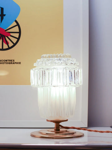 Lampe a poser - Clara- Globe en verre Vintage ciselé et Base en laiton