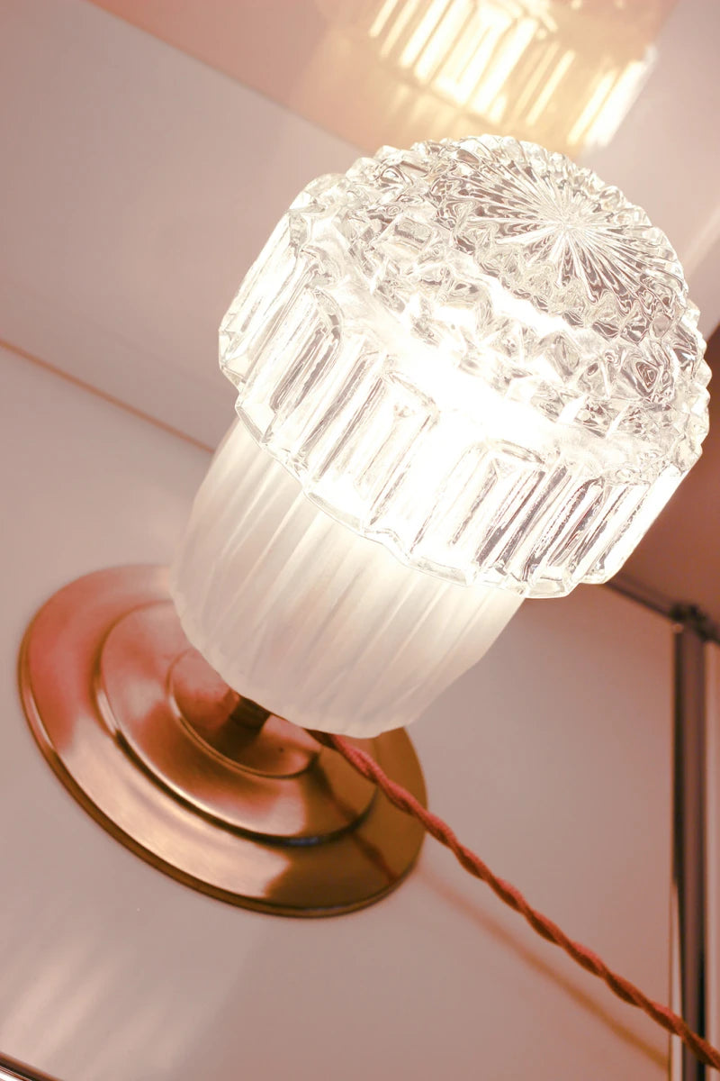 Lampe a poser - Clara- Globe en verre Vintage ciselé et Base en laiton