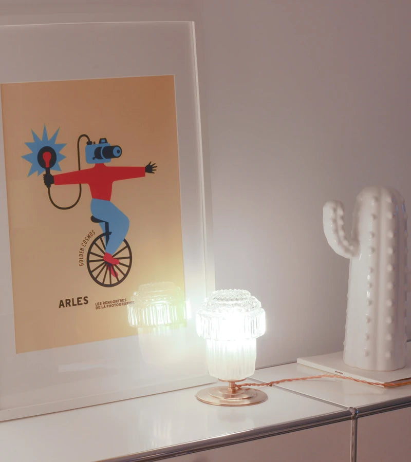 Lampe a poser - Clara- Globe en verre Vintage ciselé et Base en laiton