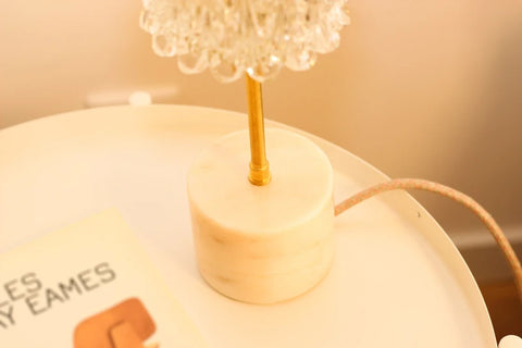 Lampe à poser - Carlota - Globe en verre Vintage Ciselé et Base en marbre