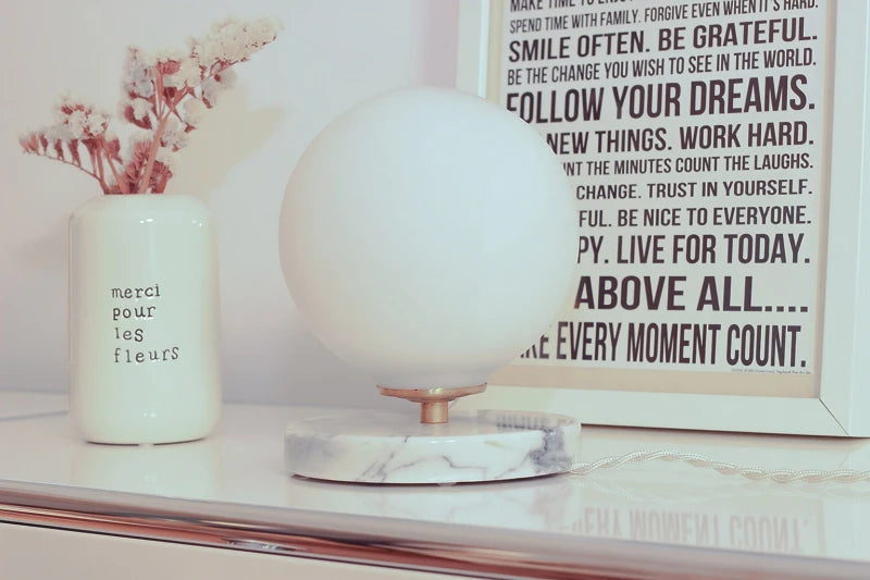 Lampe à poser Vintage - Isabelle - Opaline et Base en marbre
