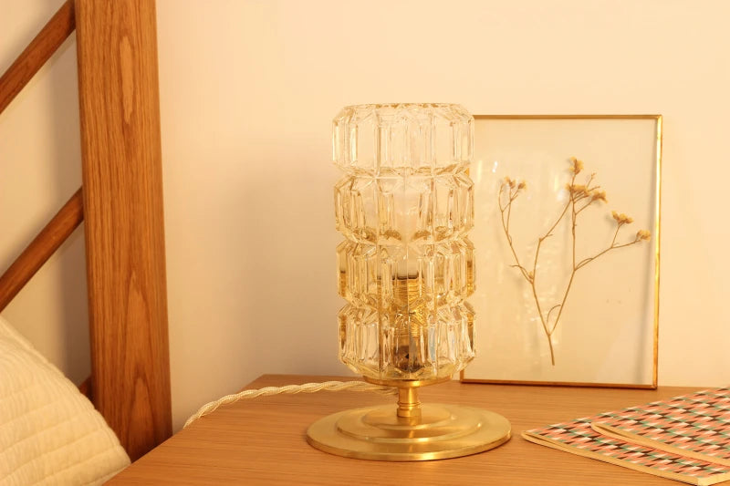 Lampe à poser - Camille- Globe en verre Moulé Vintage sur Base en laiton brossé