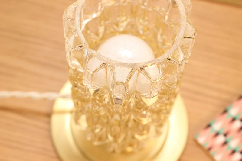 Lampe à poser - Camille- Globe en verre Moulé Vintage sur Base en laiton brossé