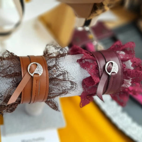 Manchette réglable alter-cuir de raisin et dentelle