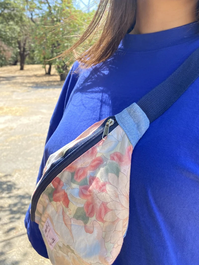 Sac banane upcyclé tissu fleurs - Meanwhile Boutique x Zgrouitch (édition limitée)