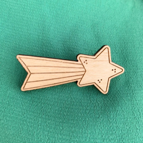 Broche en bois - Étoile filante