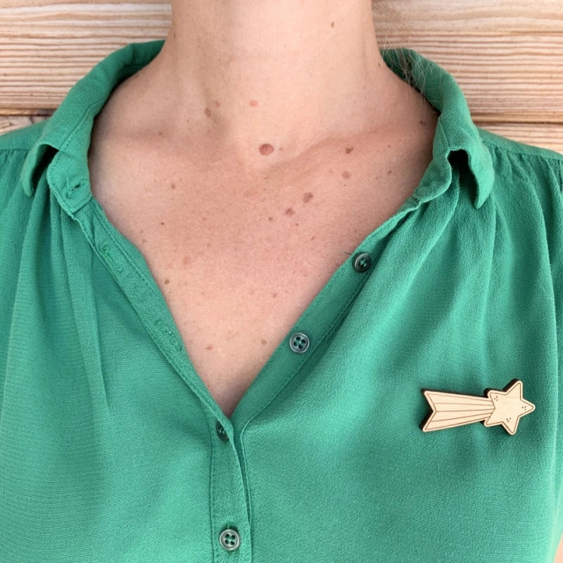 Broche en bois - Étoile filante
