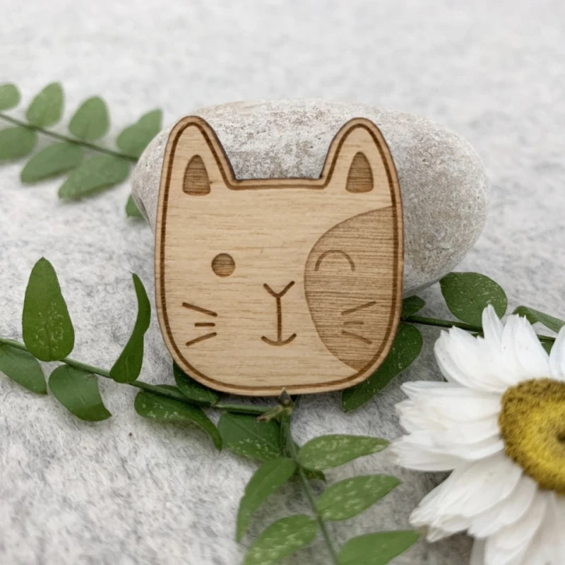 Broche en bois - Chat moustaches