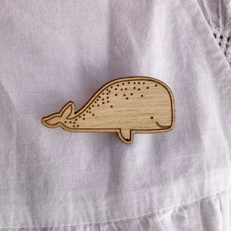 Broche en bois - Baleine