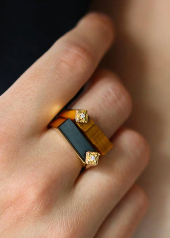 Louisette: Bague Art Déco plaqué or et Oeil de tigre