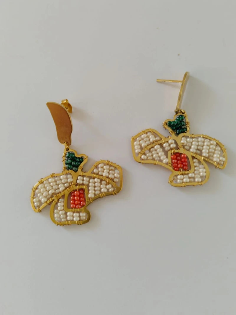 Boucles d'oreilles perlées - Fleurs blanches pendantes