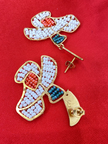 Boucles d'oreilles perlées - Fleurs blanches pendantes