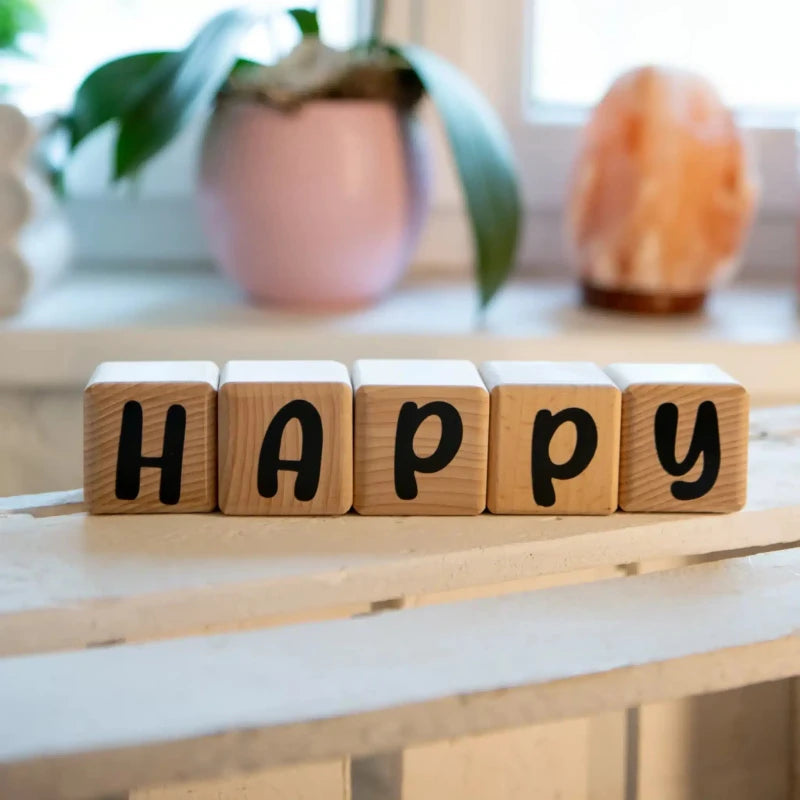 5 Cubes en Bois de 5cm x 5cm + 66 Stickers noirs