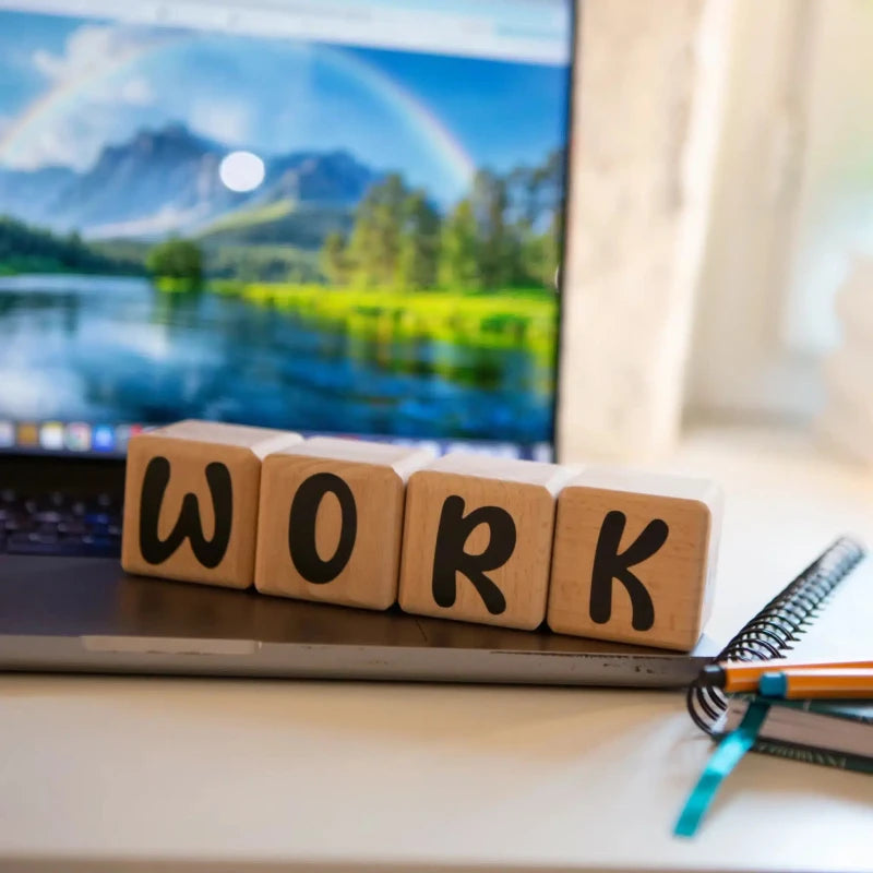 4 Cubes en Bois de 5cm x 5cm + 55 Stickers noirs